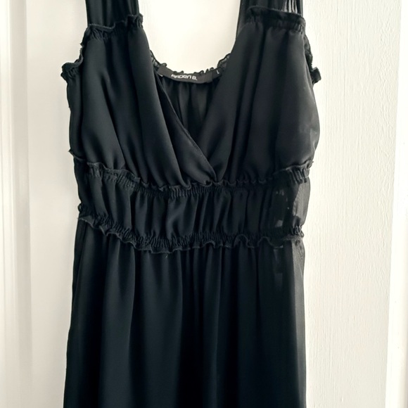 Elegant Black Sleeveless top - Picture 1 of 2